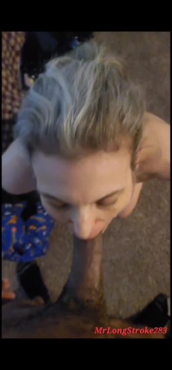 Diz çöken sakso ve anal arkadan çekimler