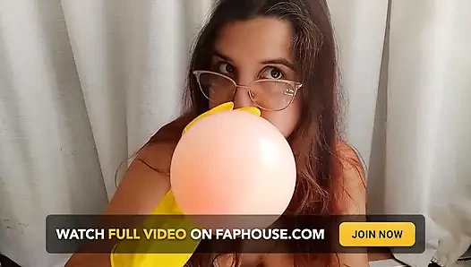 Lateks eldivenler bubblegum ve balon üfleme - tavşan tezgahçı