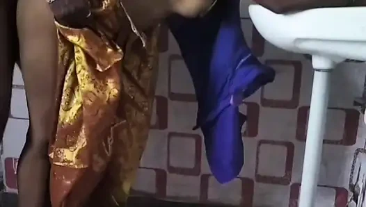 Mallu amcık sert sikiş için siyah yarak gibi