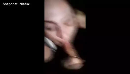 Ağzına boşalana kadar sert emiyor (oral dölleme)