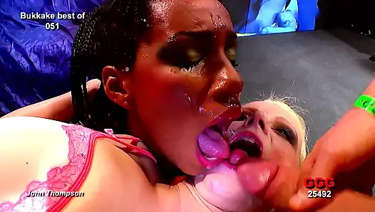 Ggg John Thompson - Sarışın Sürtük Vahşi Bukkake Grup Seks Partisinde Yarak Emiyor