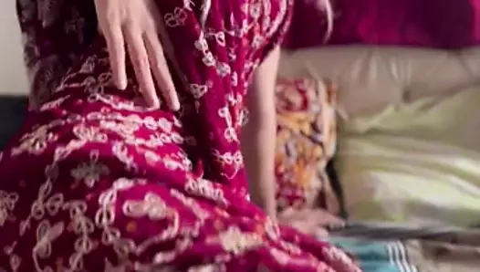 Sevimli kız arkadaşım onu siktiğimde adet geçirdi