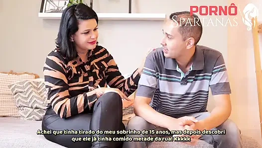 Sıcak Milf Nerd Bakireliğini Alıyor