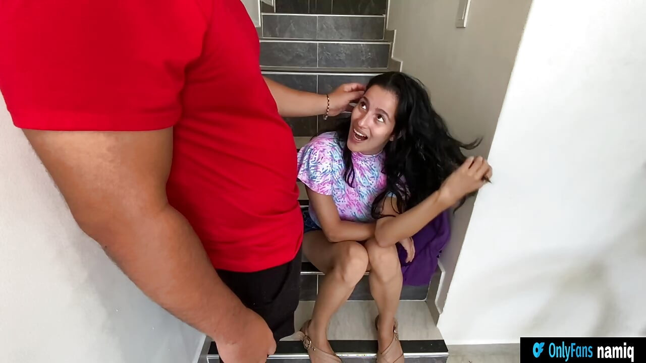 Kötü zaman geçiriyor güzel bir üniversite öğrencisini siktim, gününü siktim