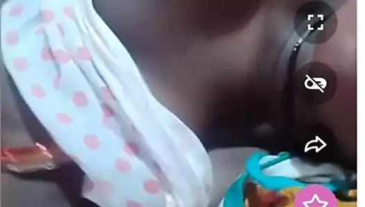 Anita ji, varlıklarını tangoda canlı gösteriyor