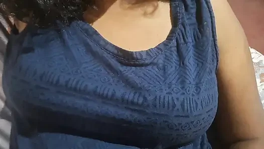 Gerçek Asyalı orta yaşlı seksi kadın ev yapımı gerçek video