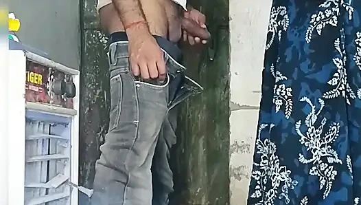 Göt amcık sikiyor yarak emiyor göğüslerini emiyor memeden süt emiyor ve domaltarak yarağa oturuyor ve doğrudan Hintçe seste yatıyor