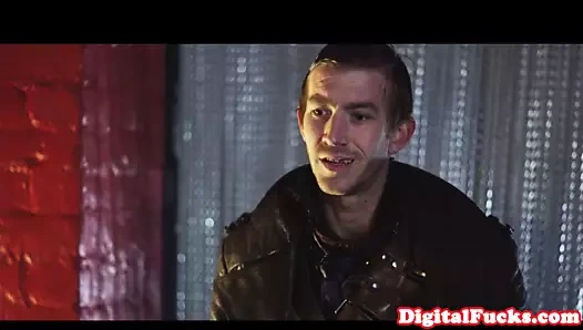 Üç yollu fantezi bebek yalıyor boşalmak sonra anal