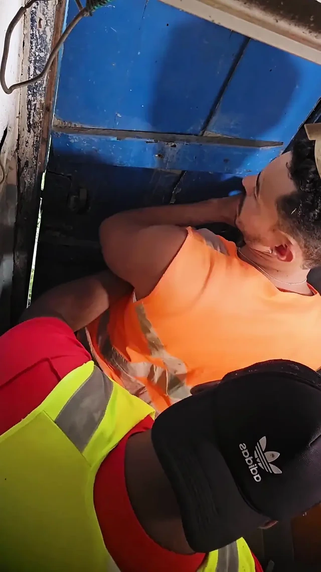 Dois Peões Pegando firmasının banyosu