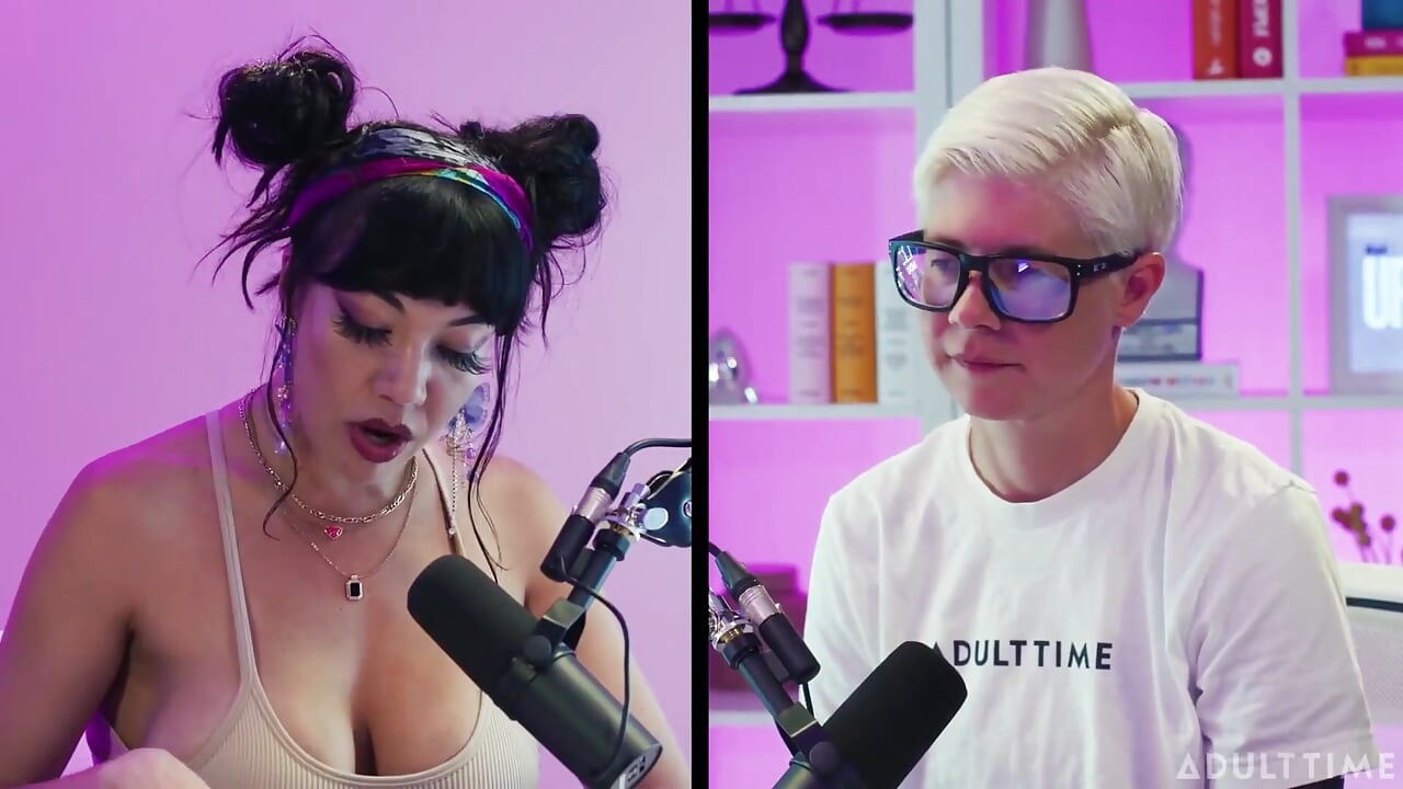 yıldızı küçük puck böcek tavşanına aşık! | Rapid Fire | Adult Time Podcast