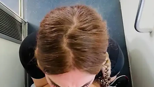 Erkek arkadaşımın penisini farklı yerlerden emdim