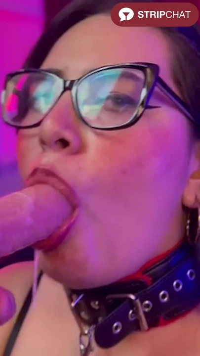 Seksi esmer büyük dildo emiyor ve gırtlağına kadar alıyor - koralynx