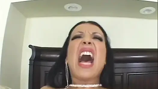 Sevimli Maya Gates oral seks yapıyor ve götünü siktiriyor