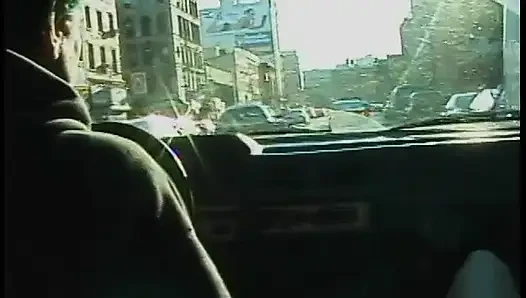 Şehir trafiğinde onu arabada küçük düşüren sapık ile banliyö kızıl saçlı araba sikişiyor