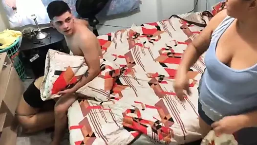 Ninem kıyafetlerini sıralarken üvey kız kardeşimi sikiyorum