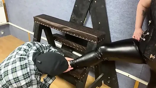 Kalçası yüksek çizmelerim ve ayaklarım için her şey