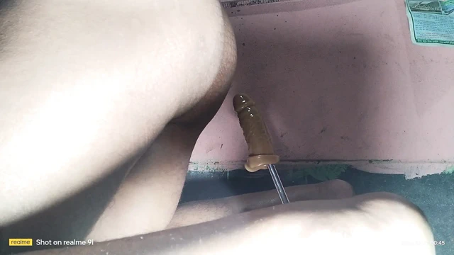 Bir oyuncakla anal seks farklı bir deneyim, gel ve oyna. Hadi, oyuncaklarla seks yapalım, hadi eğlenelim,