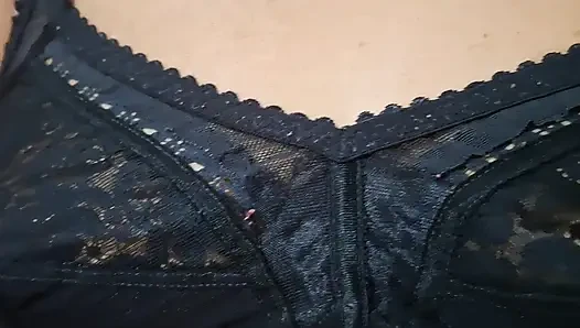 Komşunun orta yaşlı seksi kadın sekreteri yatakta ev yapımı