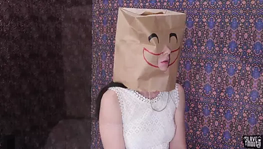 Çanta başlı itaatkar genç emme