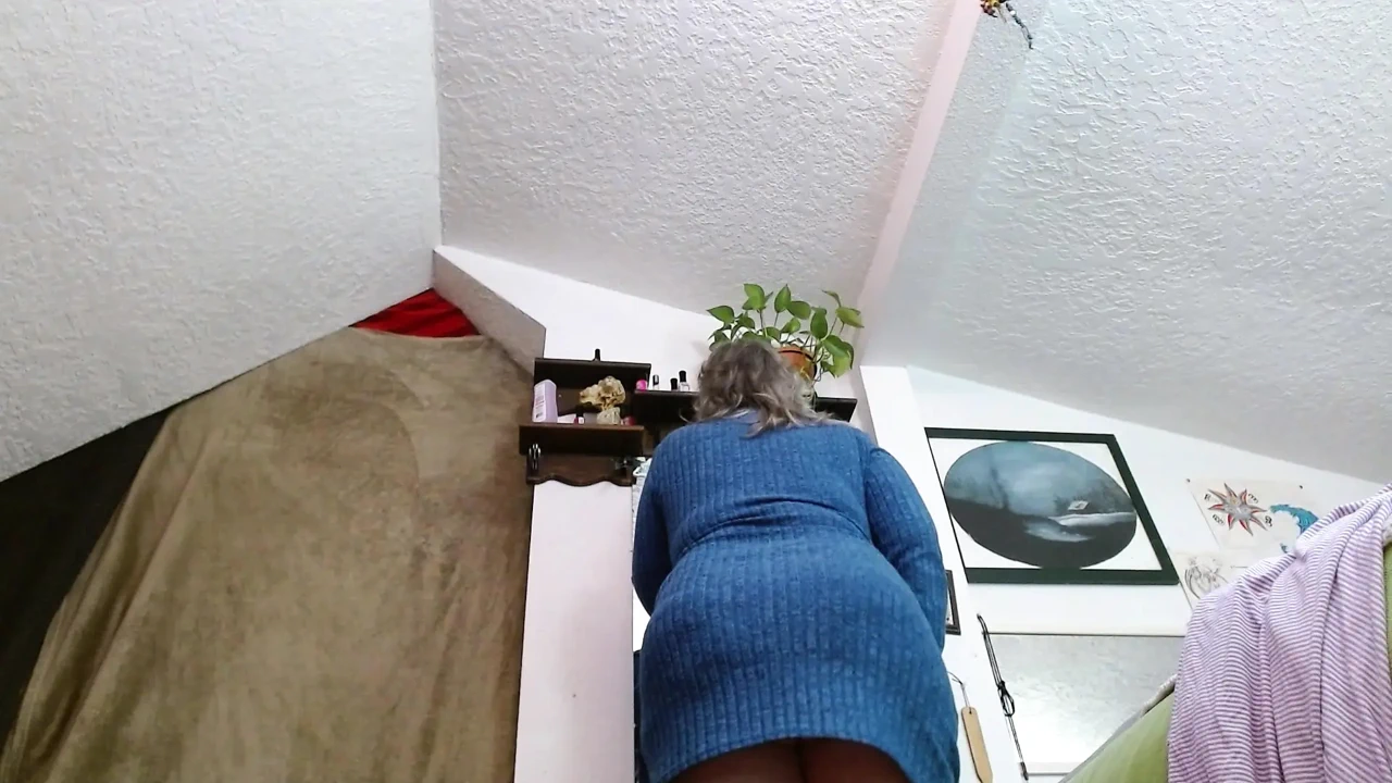 HD Giantess Dawnskye Pretends She Doesnt See Escaped Smol Gives Him A Mesmerizing Show (Uncut) - Sydney Special