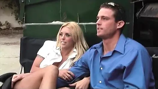 Sarışın üzerinde the başlık dik becerdin