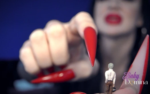 Dev cadı seni itaatkarlık için cezp ediyor