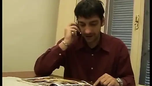 Büyük memeli ve siyah çoraplı nefessiz sarışın kadın sert sikiliyor