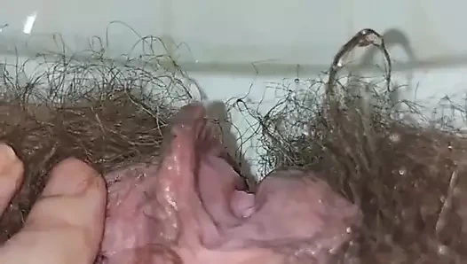 Saçımın içinden bir akış akıyor