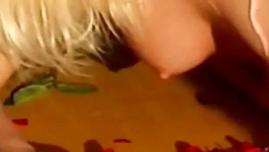 Sarkan rosebud yoğun anal esnetmeden sonra sırılsıklam