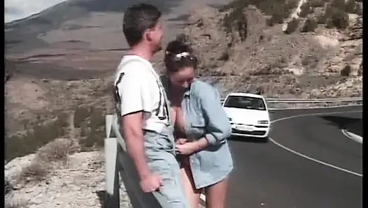 Bazı sürücülere yarağı dava eden olgun sürtükler için yolda seks