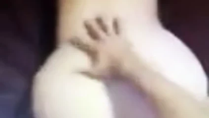 Kısa saç doggystyle ile seksi kedi osurukları