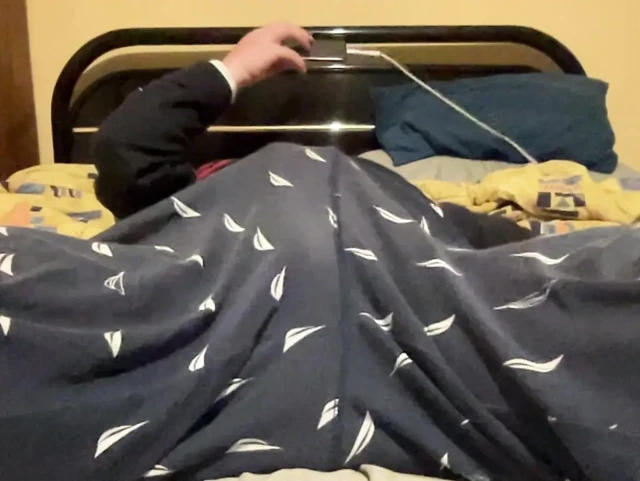 Ben boşalana kadar burun tıraş makinesiyle anal mastürbasyon yakın çekim