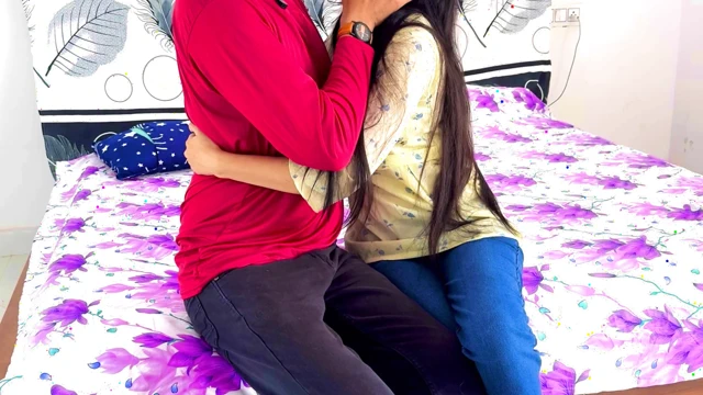 Hintli kız otelde ilk kez amını sert en büyük yarakla sikiyor