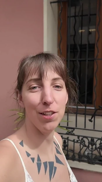 Эпический момент из "Я чижу велосипед Риа, и мы трахаемся на лестнице здания"