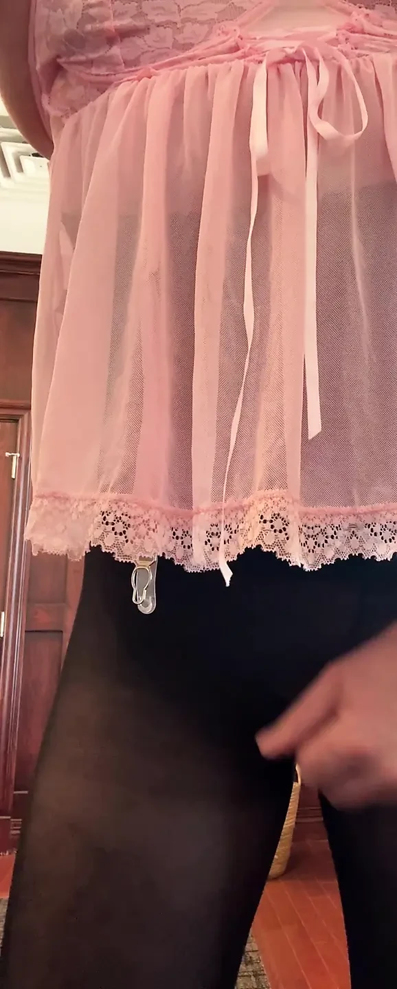 Üvey kızlarının iç çamaşırları ve taytlarıyla mastürbasyon yapıyor