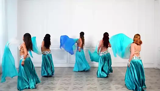 Peçe ile göbek dansı