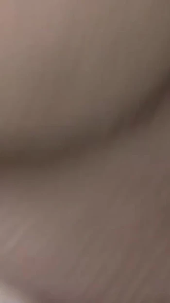 Эмоциональный момент из "пухлая милфа-блондинка наслаждается грубой хардкорной БДСМ-игрой"