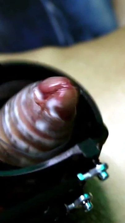 Bu zavallı penis BDSM makinesinin hareketlerine ne kadar dayanabilir? | Bölüm 2