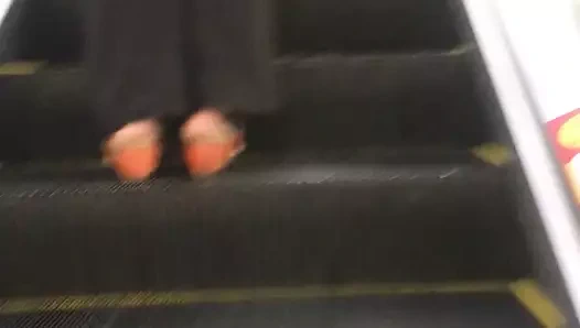 Yürüyen merdiven bayan