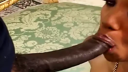 Capri stilleri görünümümüzü kapatıyor siyah ve yaraklı olmayı seviyor