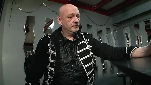 Alman bdsm kız - zevki seviyor