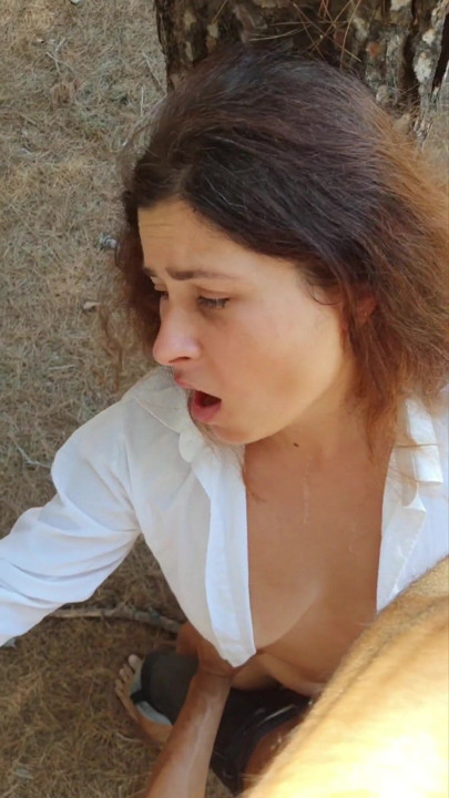 Yabancı plajda erkek arkadaşıyla telefonda konuşurken çıplak expressiagirl'ü filme alıyor ve sikiyor | Klip 2