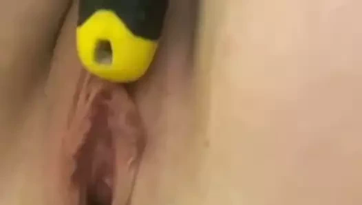 kız arkadaşı dildo olarak tornavida kullanarak