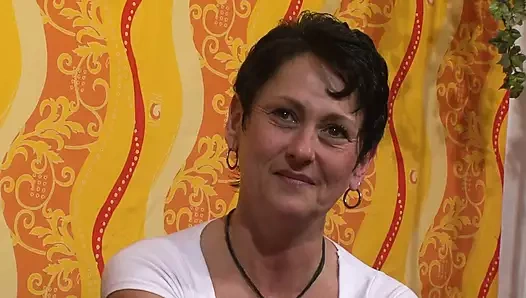 Seksi orta yaşlı seksi kadınlar tek başına mastürbasyon yaparken filme alınıyor - 2