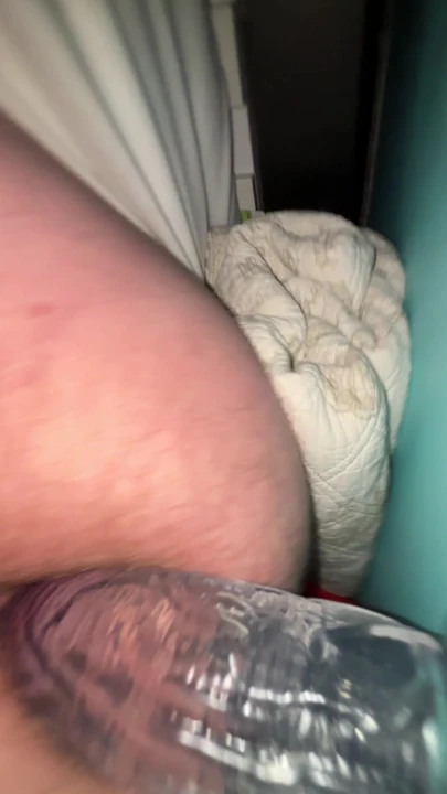 Dildoyla yeni 10'umu deniyorum. Götümde bir yarak hissine bayılıyorum.. ya babacık