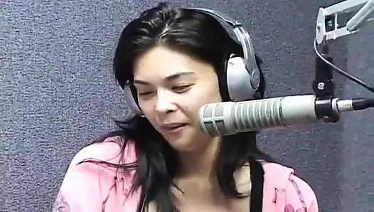 Honolulu'da Tera Patrick'in yer aldığı radyo röportajı