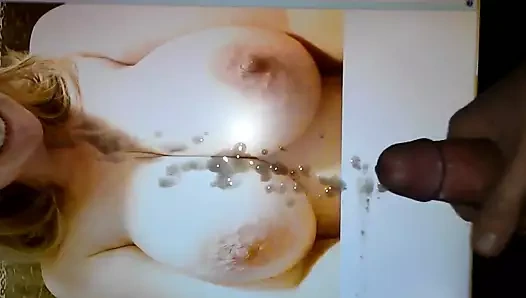 Boşalma haraç isteği: büyük memeler ve bir sürü boşalmak