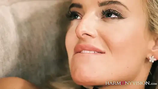 Ateşli hatunlar Tina Kay, Victoria Saf şanslı adamla sikişiyor