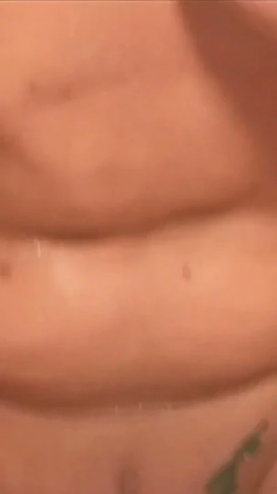 Kıvrımlı sarışın ve azgın damızlık banyoda sensually lanet vardır | Klip 2