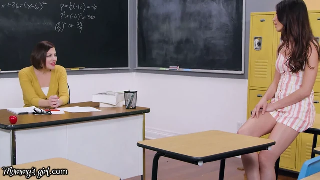 Üvey annem aynı zamanda öğretmenim ve ben ateşli bir bakireyim.